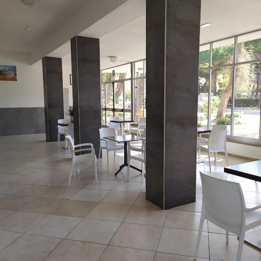 Hotel Madonna Del Pino Cervia Zewnętrze zdjęcie